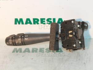 Gebruikte Knipperlicht Schakelaar Renault Laguna I Grandtour (K56) 1.9 dCi Prijs € 25,00 Margeregeling aangeboden door Maresia Parts