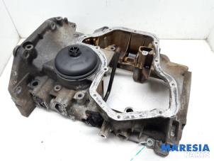 Gebruikte Carterpan Renault Clio IV (5R) 1.2 TCE 16V GT EDC Prijs € 75,00 Margeregeling aangeboden door Maresia Parts