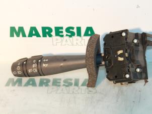 Gebruikte Knipperlicht Schakelaar Renault Laguna I Grandtour (K56) 1.6 16V Prijs € 25,00 Margeregeling aangeboden door Maresia Parts