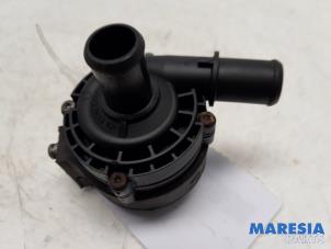 Gebruikte Extra waterpomp Renault Megane III Coupe (DZ) 1.4 16V TCe 130 Prijs € 25,00 Margeregeling aangeboden door Maresia Parts