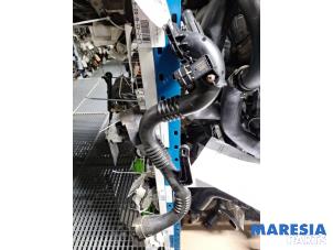 Gebruikte Intercooler Buis Renault Clio IV (5R) 1.2 TCE 16V GT EDC Prijs € 29,98 Margeregeling aangeboden door Maresia Parts