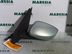 Gebruikte Spiegel Buiten links Fiat Stilo MW (192C) 1.6 16V Prijs € 30,00 Margeregeling aangeboden door Maresia Parts