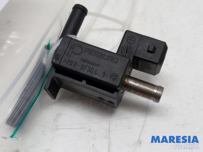 Gebruikte Turbodrukregelaar Renault Clio IV (5R) 1.2 TCE 16V GT EDC Prijs € 29,00 Margeregeling aangeboden door Maresia Parts