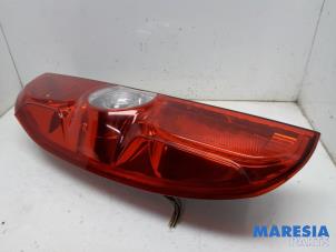 Gebruikte Achterlicht rechts Fiat Doblo Cargo (263) 1.3 MJ 16V DPF Euro 5 Prijs € 48,40 Inclusief btw aangeboden door Maresia Parts