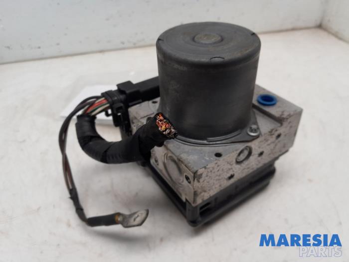 Gebruikte ABS Pomp Renault Grand Scénic II (JM) 2.0 16V Turbo Prijs € 75,00 Margeregeling aangeboden door Maresia Parts