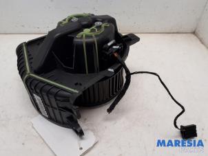 Gebruikte Chaufage Ventilatiemotor Renault Grand Scénic II (JM) 2.0 16V Turbo Prijs € 35,00 Margeregeling aangeboden door Maresia Parts