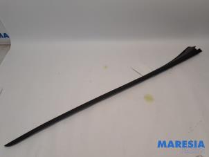 Gebruikte Carrosserielijst Peugeot 5008 I (0A/0E) 1.6 THP 16V Prijs € 25,00 Margeregeling aangeboden door Maresia Parts