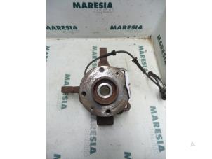 Gebruikte Fusee rechts-voor Renault Modus/Grand Modus (JP) 1.6 16V Prijs € 50,00 Margeregeling aangeboden door Maresia Parts