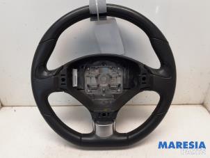 Gebruikte Stuurwiel Peugeot 5008 I (0A/0E) 1.6 THP 16V Prijs € 59,00 Margeregeling aangeboden door Maresia Parts