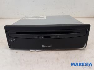 Gebruikte Module Navigatie Renault Grand Scénic II (JM) 2.0 16V Turbo Prijs € 195,00 Margeregeling aangeboden door Maresia Parts