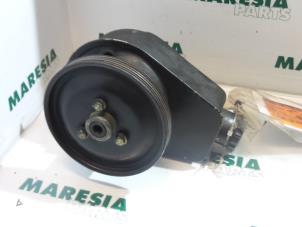 Gebruikte Pomp Servo Renault Megane Scénic (JA) 1.6 RT Prijs € 40,00 Margeregeling aangeboden door Maresia Parts