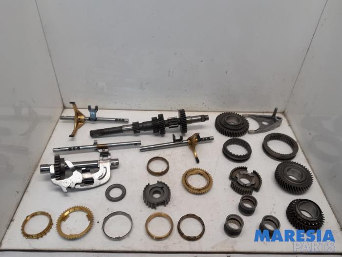 Gebruikte Versnellingsbak Renault Kangoo Express (FW) 1.5 dCi 90 FAP Prijs op aanvraag aangeboden door Maresia Parts