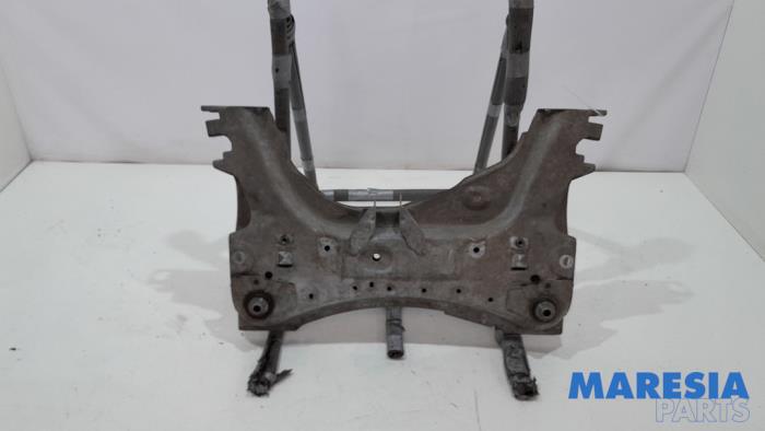 Gebruikte Subframe Renault Zoé (AG) R90 Prijs € 79,95 Margeregeling aangeboden door Maresia Parts