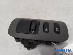 Gebruikte Schakelaar (diversen) Renault Grand Scénic II (JM) 2.0 16V Turbo Prijs € 35,00 Margeregeling aangeboden door Maresia Parts