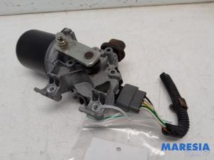 Gebruikte Ruitenwissermotor voor Renault Clio IV Estate/Grandtour (7R) 0.9 Energy TCE 90 12V Prijs € 75,00 Margeregeling aangeboden door Maresia Parts