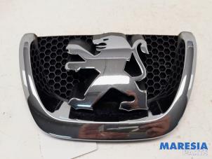 Gebruikte Embleem Peugeot 5008 I (0A/0E) 1.6 THP 16V Prijs € 15,00 Margeregeling aangeboden door Maresia Parts