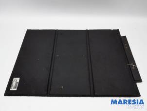 Gebruikte Kofferbak Mat Peugeot 5008 I (0A/0E) 1.6 THP 16V Prijs € 75,00 Margeregeling aangeboden door Maresia Parts