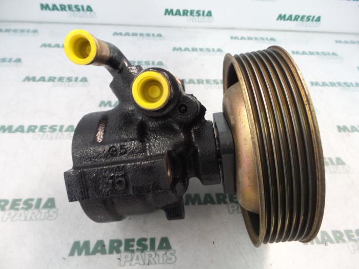 Gebruikte Pomp Servo Lancia Delta (836) 1.8 16V VVT HPE Prijs € 50,00 Margeregeling aangeboden door Maresia Parts