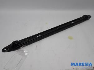 Gebruikte Radiateurbalk Peugeot 5008 I (0A/0E) 1.6 THP 16V Prijs € 20,00 Margeregeling aangeboden door Maresia Parts