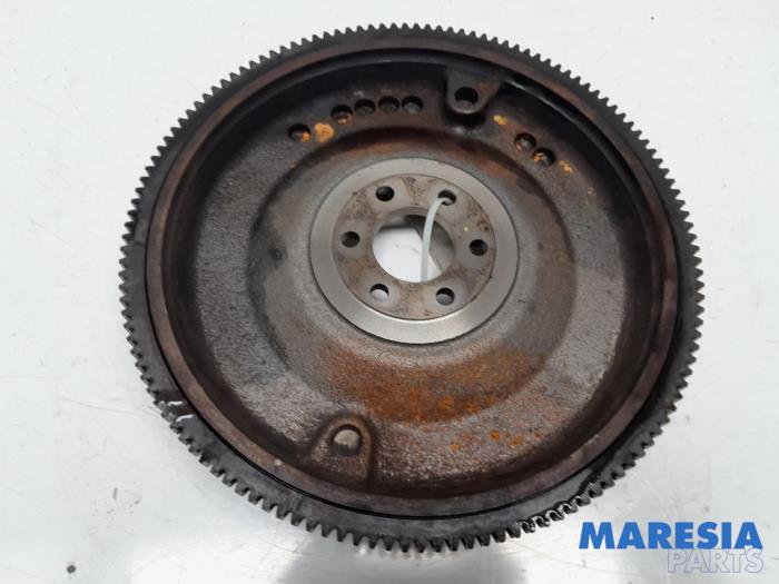 Gebruikte Vliegwiel Peugeot Partner (GC/GF/GG/GJ/GK) 1.6 HDI 75 16V Prijs € 72,60 Inclusief btw aangeboden door Maresia Parts