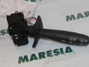 Gebruikte Pinker Schakelaar Renault Clio II (BB/CB) 1.6 RN, RT Prijs € 25,00 Margeregeling aangeboden door Maresia Parts