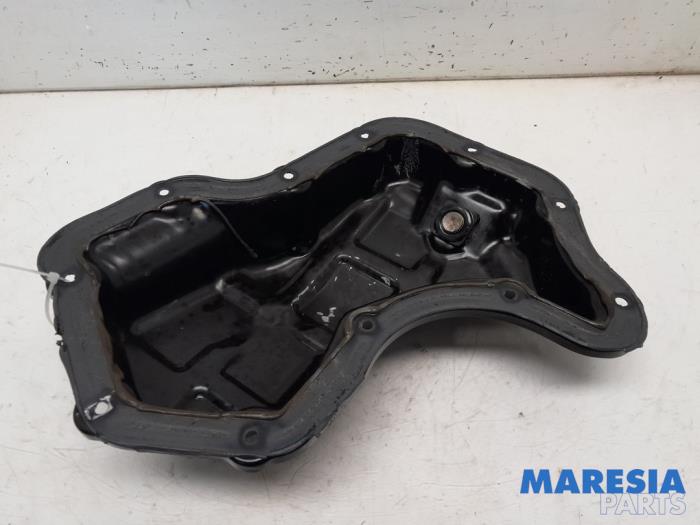 Gebruikte Carterpan Renault Captur I (2R) 1.2 TCE 16V EDC Prijs € 35,00 Margeregeling aangeboden door Maresia Parts