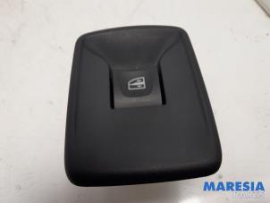 Gebruikte Elektrisch Raam Schakelaar Renault Kangoo Express (FW) 1.5 dCi 75 FAP Prijs € 24,20 Inclusief btw aangeboden door Maresia Parts