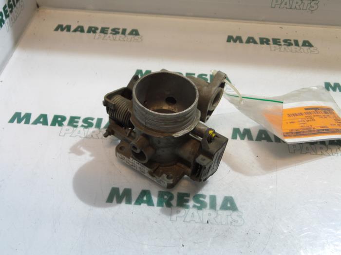 Gebruikte Gasklephuis Renault Laguna I (B56) 1.8 RN,RT Prijs € 50,00 Margeregeling aangeboden door Maresia Parts
