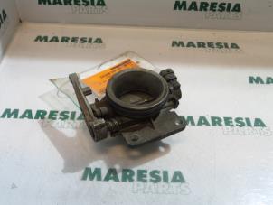 Gebruikte Gasklephuis Renault Laguna I Grandtour (K56) 1.6 16V Prijs € 50,00 Margeregeling aangeboden door Maresia Parts