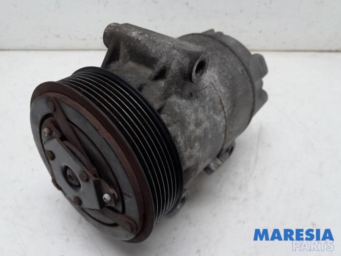 Gebruikte Aircopomp Renault Grand Scénic II (JM) 2.0 16V Turbo Prijs € 200,00 Margeregeling aangeboden door Maresia Parts