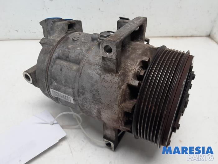 Gebruikte Aircopomp Renault Clio IV (5R) 1.2 TCE 16V GT EDC Prijs € 100,00 Margeregeling aangeboden door Maresia Parts