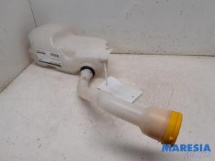 Gebruikte Ruitensproeiertank voor Renault Zoé (AG) R90 Prijs op aanvraag aangeboden door Maresia Parts