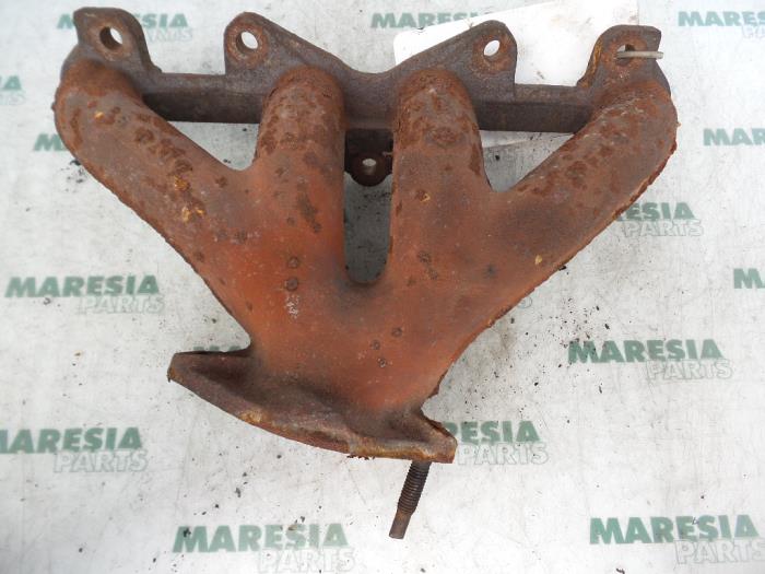 Gebruikte Uitlaatspruitstuk Renault Kangoo (KC) 1.2 Prijs € 35,00 Margeregeling aangeboden door Maresia Parts