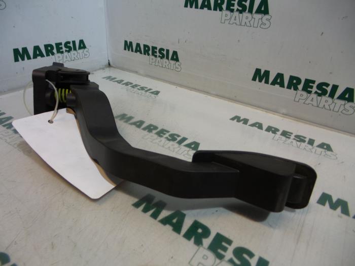 Gebruikte Gaspedaalpositie Sensor Peugeot 206 (2A/C/H/J/S) 1.4 HDi Prijs € 35,00 Margeregeling aangeboden door Maresia Parts