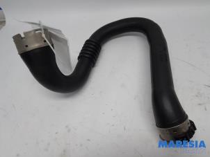 Gebruikte Intercooler Buis Renault Megane III Grandtour (KZ) 1.4 16V TCe 130 Prijs € 30,00 Margeregeling aangeboden door Maresia Parts
