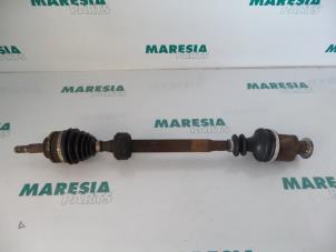 Gebruikte Steekas rechts-voor Renault Scénic I (JA) 1.9 dCi Prijs € 35,00 Margeregeling aangeboden door Maresia Parts