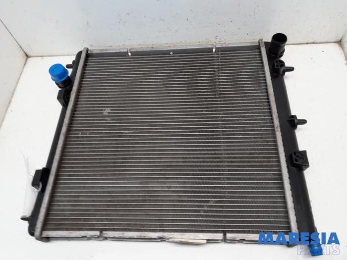 Gebruikte Radiateur Peugeot 208 I (CA/CC/CK/CL) 1.0 Vti 12V PureTech Prijs € 35,00 Margeregeling aangeboden door Maresia Parts