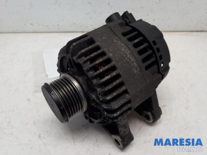 Gebruikte Dynamo Peugeot 208 I (CA/CC/CK/CL) 1.0 Vti 12V PureTech Prijs € 45,00 Margeregeling aangeboden door Maresia Parts
