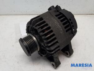 Gebruikte Dynamo Peugeot 208 I (CA/CC/CK/CL) 1.0 Vti 12V PureTech Prijs € 45,00 Margeregeling aangeboden door Maresia Parts
