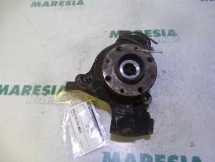 Gebruikte Fusee rechts-voor Fiat Stilo (192A/B) 2.4 20V Abarth 3-Drs. Prijs € 30,00 Margeregeling aangeboden door Maresia Parts