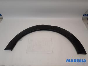 Gebruikte Spatbord Lijst Citroen C4 Cactus (0B/0P) 1.2 PureTech 82 12V Prijs € 37,50 Margeregeling aangeboden door Maresia Parts