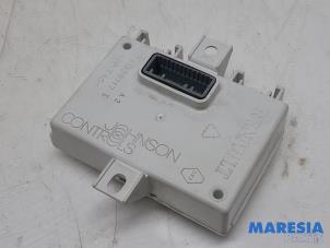 Gebruikte Module Navigatie Renault Clio IV (5R) 1.2 TCE 16V GT EDC Prijs € 35,00 Margeregeling aangeboden door Maresia Parts