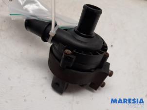 Gebruikte Waterpomp Renault Grand Scénic III (JZ) 1.4 16V TCe 130 Prijs € 25,00 Margeregeling aangeboden door Maresia Parts