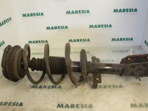 Gebruikte Mac Phersonpoot rechts-voor Renault Laguna II Grandtour (KG) 1.9 dCi 120 Prijs € 40,00 Margeregeling aangeboden door Maresia Parts