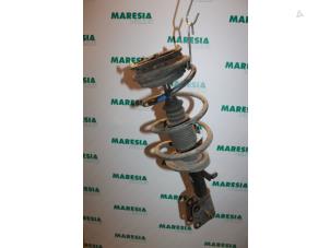 Gebruikte Mac Phersonpoot rechts-voor Renault Laguna II Grandtour (KG) 1.9 dCi 100 Prijs € 40,00 Margeregeling aangeboden door Maresia Parts