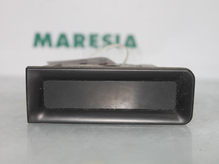 Gebruikte Display Interieur Peugeot 406 Break (8E/F) 1.9 dT Prijs € 40,00 Margeregeling aangeboden door Maresia Parts