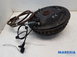 Gebruikte Remtrommel achter Renault Clio IV Estate/Grandtour (7R) 0.9 Energy TCE 12V Prijs € 100,00 Margeregeling aangeboden door Maresia Parts
