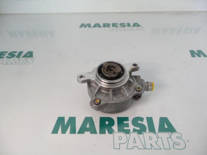Gebruikte Vacuumpomp (Diesel) Renault Laguna II Grandtour (KG) 2.2 dCi 150 16V Prijs € 24,95 Margeregeling aangeboden door Maresia Parts