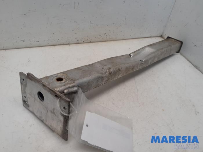 Gebruikte Frontdeel steun Peugeot 5008 I (0A/0E) 1.6 VTI 16V Prijs € 25,00 Margeregeling aangeboden door Maresia Parts
