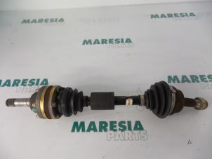 Gebruikte Steekas links-voor Alfa Romeo 147 (937) 1.6 Twin Spark 16V Prijs € 50,00 Margeregeling aangeboden door Maresia Parts